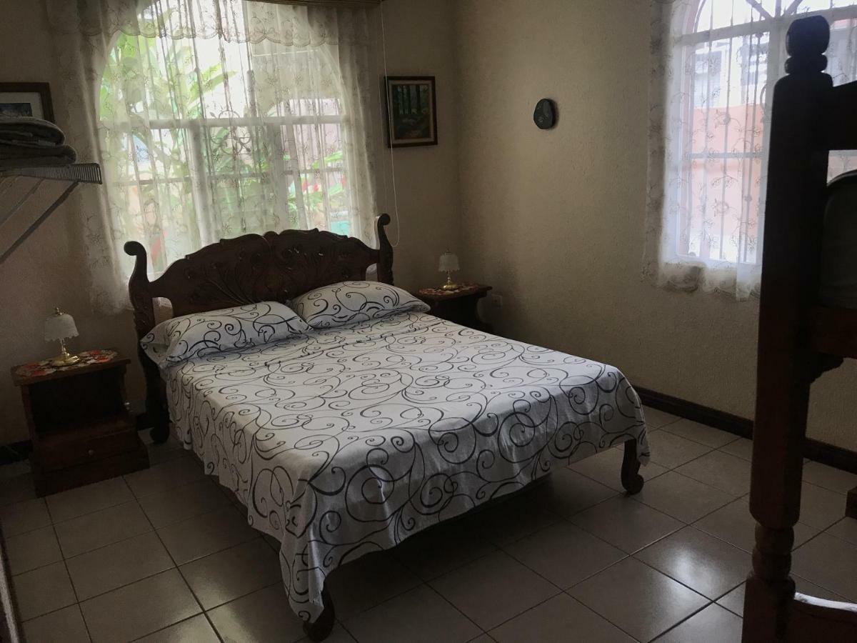 Bed and Breakfast Casa Del Suizo Desamparados  Экстерьер фото