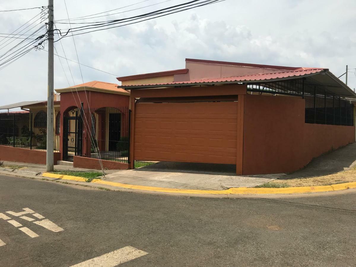 Bed and Breakfast Casa Del Suizo Desamparados  Экстерьер фото